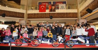 BAKIRKÖY'DE ÇOCUKLAR DİLEKLERİNE KAVUŞTU