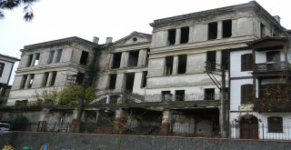 TARİHİ TAŞ MEKTEP ÇEVRESİNE TEL ÖRGÜ