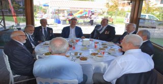 BAŞKAN YILMAZ GAZİLERİ AĞIRLADI
