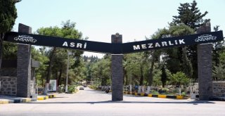 BAŞKASININ AİLE MEZARLIĞINI SATIŞA ÇIKARMIŞ