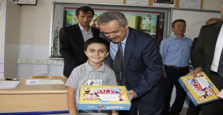 BİRİNCİ SINIFLARIN EĞİTİM SETİ BAŞKAN ÇAĞLAYAN’DAN