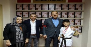 Adanalı Şehidin Oğluna Başkan Sözlü Kirve Oldu