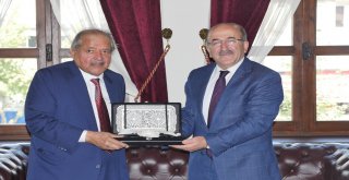 Başkan Gümrükçüğoğlu, Katarlı iş heyetini kabul etti