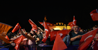 Beşiktaş’ta Özgürlük ve Demokrasi Mitingi!