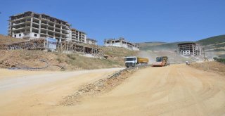 BÜYÜKŞEHİRİN ASFALT VE YOL HAMLESİ DEVAM EDİYOR