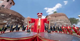 ANKARA KALESİ’NDE TURİSTLERE MEHTERLİ KARŞILAMA