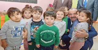 MİNİKLERİN YENİ YIL HEDİYESİ BAŞKAN TÜRKYILMAZ’DAN