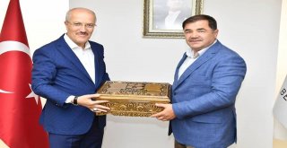 Bu yıl 657’ncisi gerçekleştirilen tarihi Kırkpınar Güreşleri’nin ardından Balıkesir Büyükşehir Belediye Başkanı ve aynı zamanda Yağlı Güreş Düzenleyen Kentler Birliği Başkanı Zekai Kafaoğlu’nu makamın