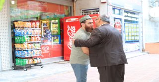 Başkan Hasan Can Bayram Namazı Sonrası Ümraniyelilerle Bir Araya Gelerek Bayramlarını Kutladı