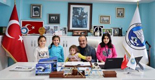 MİNİK ÖĞRENCİLER SORDU, BAŞKAN TÜRKYILMAZ YANITLADI