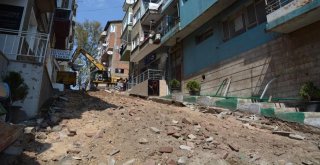 GEMLİK'TE MERDİVENLER YENİLENİYOR