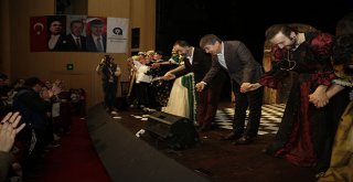 Türel, ASMEK kursiyerleri ile tiyatro izledi