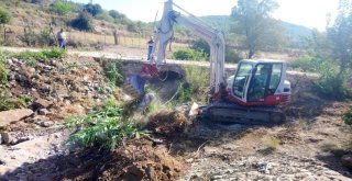 Demirci Mahallesi'nin Deresi Temizlendi