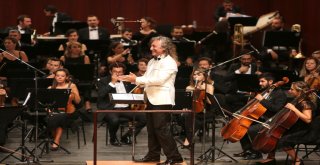 BÜYÜKŞEHİR'NDEN KURTULUŞ GÜNÜ ÖZEL SENFONİ KONSERİ