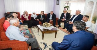ZORLUOĞLU ÇİFTİNDEN ŞEHİT AİLELERİNE BAYRAM ZİYARETİ