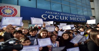 ANKARA'DA ÇOCUK MECLİSİ'NDE MAZBATA HEYECANI
