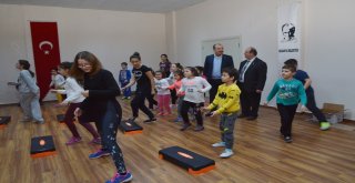 BAŞKAN TÜRKYILMAZ’DAN ÖĞRENCİLERE KARNE HEDİYESİ