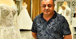 İzmir esnafı “Biz Varız” kampanyasına gelinlik ve nişan kıyafeti bağışladı