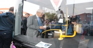 Balıkesir Büyükşehir Belediyesi 'Akıllı Kent Balıkesir' projesi kapsamında daha önce sosyal alanlarda uygulamaya koyduğu ücretsiz güvenli internet erişimini toplu taşıma araçlarında da vatandaşların h