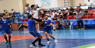 Nilüfer Belediyespor sezona beraberlikle başladı