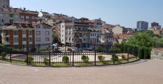 Ümraniye Belediyesi İlçedeki Parkların Güvenliği İçin Korkuluk Yapımına Devam Ediyor