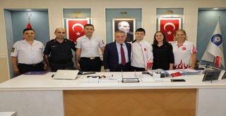 Başkan Böcek Milli sporcu Alperen Menç’i ağırladı