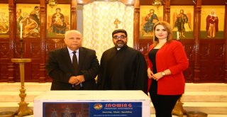 HATAY BÜYÜKŞEHİR'DEN  KİLİSELERE NOEL AĞACI HEDİYESİ