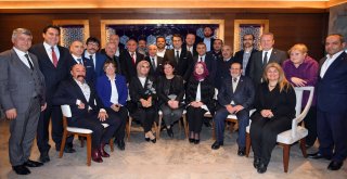 Eski Başkanlardan Mustafa Dündar'a Hizmet Övgüsü