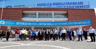 BAŞKAN BÖCEK ÖZEL ÖĞRENCİLERLE BULUŞTU
