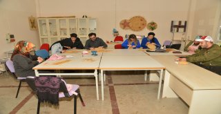 Sepet örücülüğü kursu devam ediyor