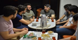 BAŞKAN YILMAZ ÖĞRENCİLERİN SAHUR SOFRASINDA