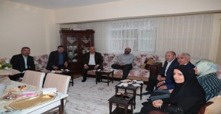 Başkan Hasan Can ve AK Parti Ümraniye İlçe Başkanı Av. Mahmut Eminmollaoğlu’ndan Hac Vazifesini Yerine Getiren 15 Temmuz Gazisi Metin Yaşar’a Ziyaret