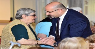 Huzurevinde bayram sevinci