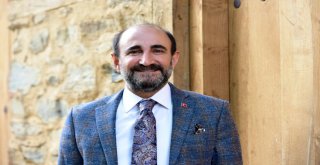 İTALYA'DA ERGUVAN ESİNTİSİ