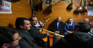 Dündar'dan Seçim Çalışmalarına Sazlı Türkülü Mola