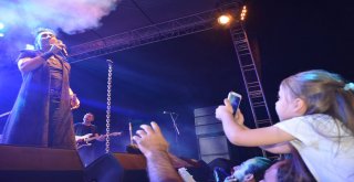 Orhaneli'de Yıldızlar Geçidi
