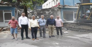 HÜRRİYET SOSYAL TESİS BİNASI İÇİN ESKİ BİNANIN YIKIMINA BAŞLANDI