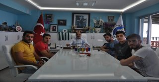 BAŞKAN HAYRİ TÜRKYILMAZ, MUDANYASPOR’LU FUTBOLCULARIN SORUNLARINI DİNLEDİ