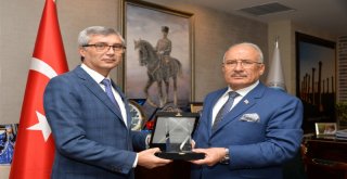 Başarı Ödülü Başkan Kocamaz?a Teslim Edildi