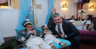 Başkan Hasan Can, Torunları Mehmet ve Hasan’ın Sünnet Merasiminde Akrabaları ve Dostlarıyla Bir Araya Geldi