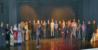Trabzon Gemisi ayakta alkışlandı