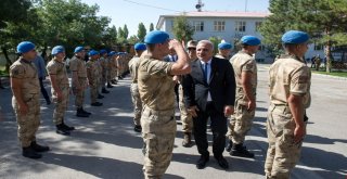 VALİ ZORLUOĞLU, ASKER VE POLİSLE BAYRAMLAŞTI
