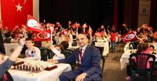 SOKAKTA SATRANÇ VAR!