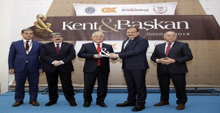 Menderes Türel yılın belediye başkanı seçildi