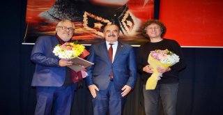 RUTKAY AZİZ’DEN BARIŞ, ÖZGÜRLÜK VE ADALETE ŞİİRLER