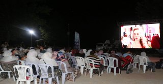 MİHALGAZİ'DE AÇIK HAVADA SİNEMA KEYFİ