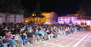 AÇIK HAVA SİNEMA ŞENLİĞİNE YOĞUN İLGİ