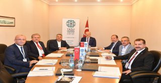 Yağlı Güreş Düzenleyen Kentler Birliği encümen ve meclis toplantısı Manisa İli Yunusemre Belediyesi ev sahipliğinde gerçekleşti.