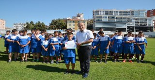 BAŞKAN TÜRKYILMAZ, DİNÇ SPOR’UN MİNİKLERİNE SERTİFİKALARINI VERDİ