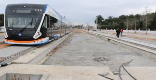 3. Etapta vagonlar raylara indi